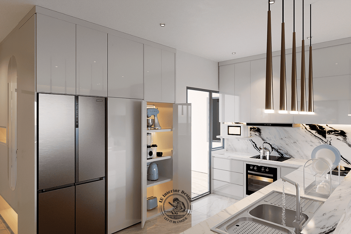 Hệ tủ kho kịch trần tích hợp vị trí đặt tủ lạnh hai cánh lớn, thiết kế các ngăn kéo dạng mở để tối ưu hóa diện tích lưu trữ các thiết bị gia dụng nhỏ