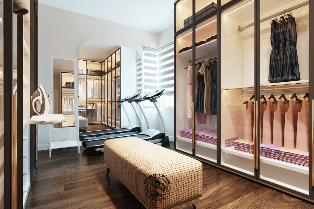 Khu vực thay đồ liền kề phòng tắm, được ngăn cách ước lệ bằng hệ vách kính, tích hợp công năng tập thể dục với máy chạy bộ đặt cạnh cửa sổ lấy sáng