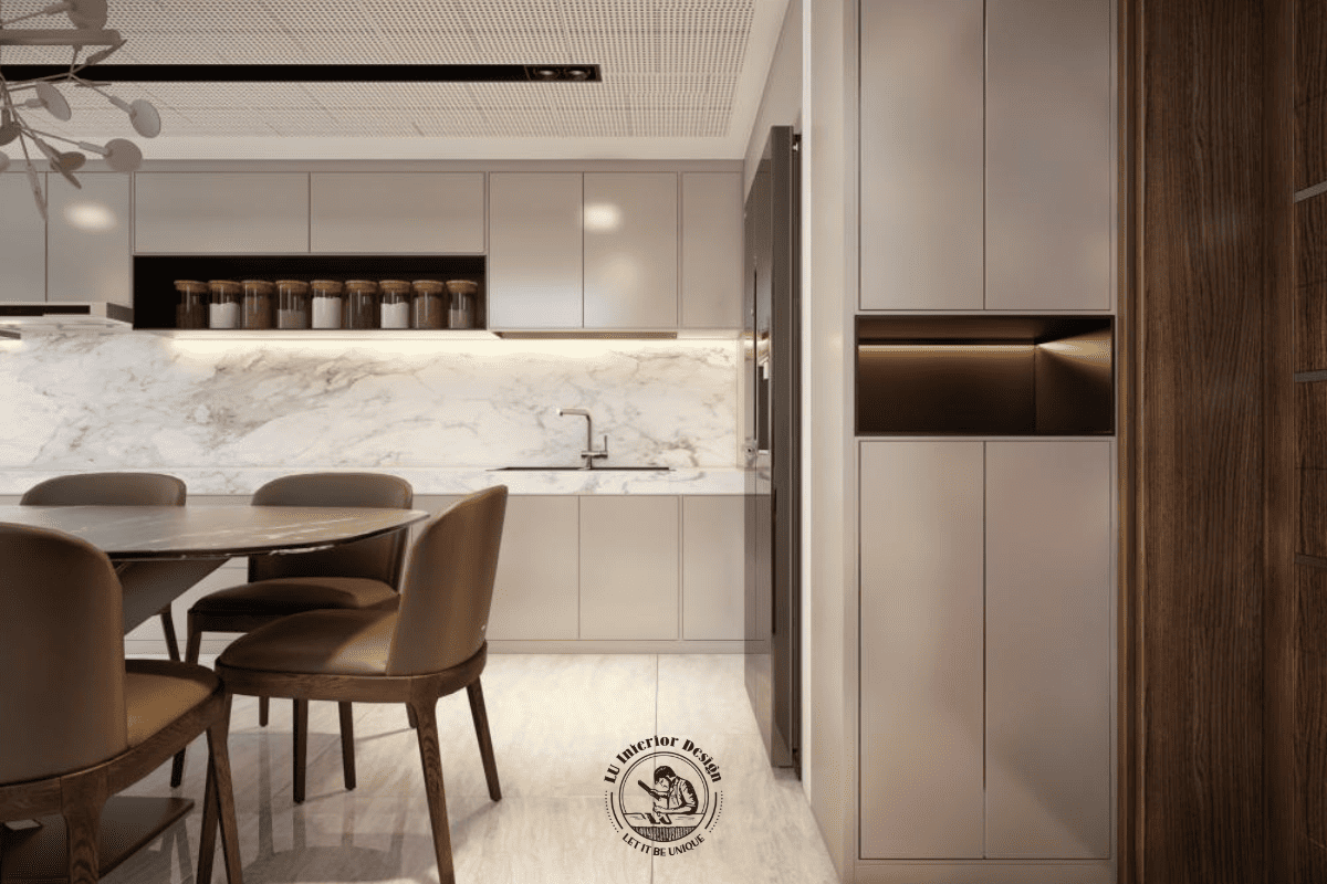 Hệ tủ kho và tủ trang bị thiết bị âm tường được xử lý phẳng băng, đồng bộ màu sắc với cốt gỗ công nghiệp của khu vực nấu nướng