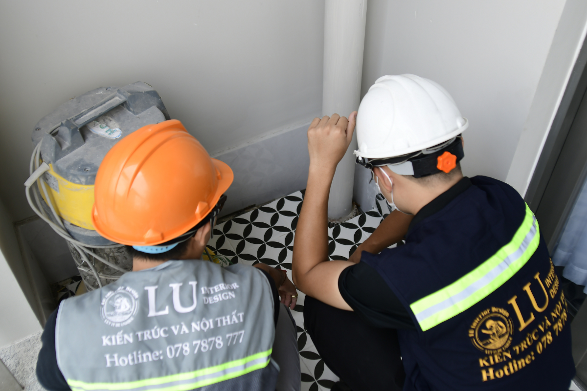 Kiểm tra kỹ lưỡng hệ thống thoát nước ban công, đảm bảo tiêu chuẩn kỹ thuật vận hành tốt nhằm tránh phát sinh lỗi sau khi bàn giao.