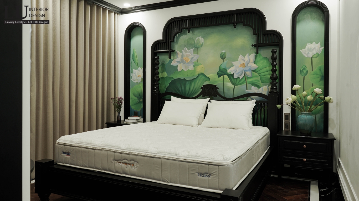 Phòng ngủ Indochine sang trọng với đầu giường hoa sen
