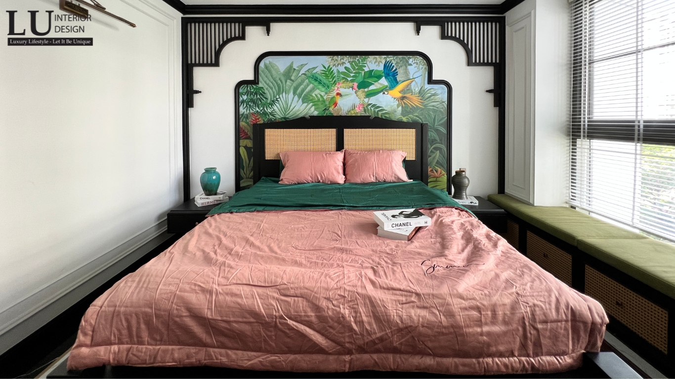 Phòng ngủ con gái Indochine với tủ quần áo màu trắng và vàng, cửa sổ lớn mang ánh sáng tự nhiên