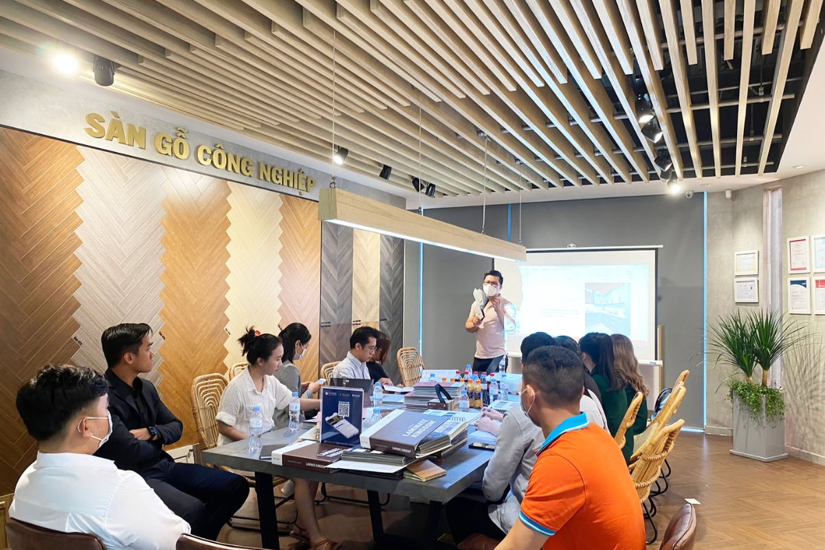 Đội ngũ kiến trúc sư LU Design tham quan showroom An Cường cập nhật vật liệu mới