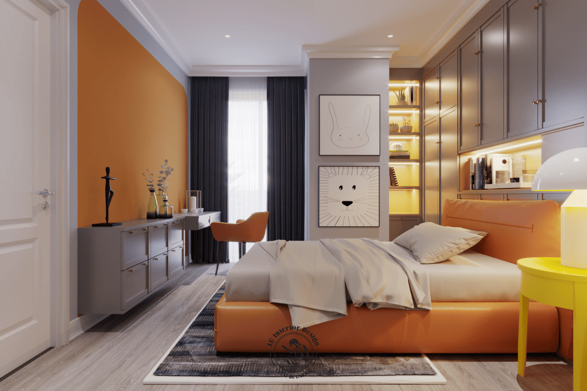 Bàn học nối liền tủ lưu trữ thấp cạnh mảng tường nhấn cam sinh động