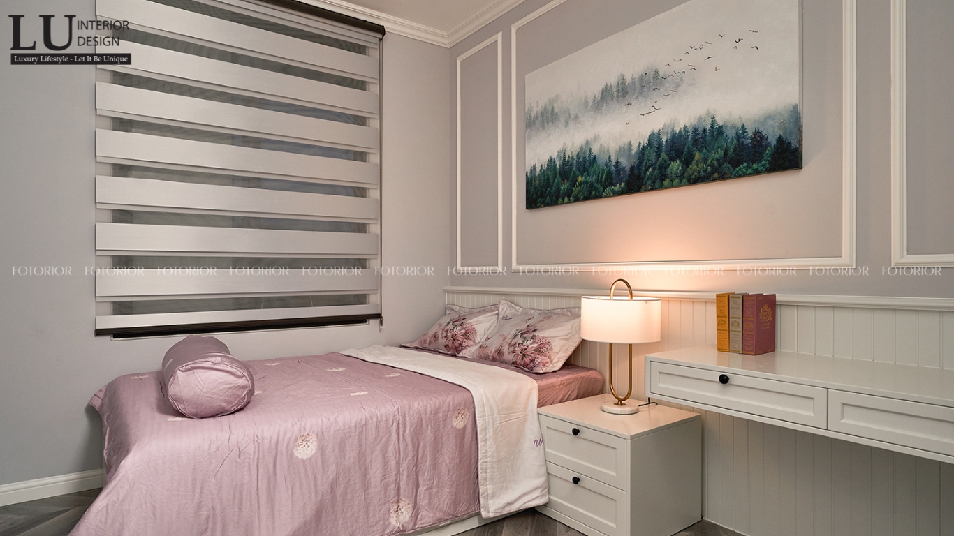 Phòng ngủ con gái thực tế với nội thất hiện đại, giường màu hồng nhạt, đèn ngủ trang trí