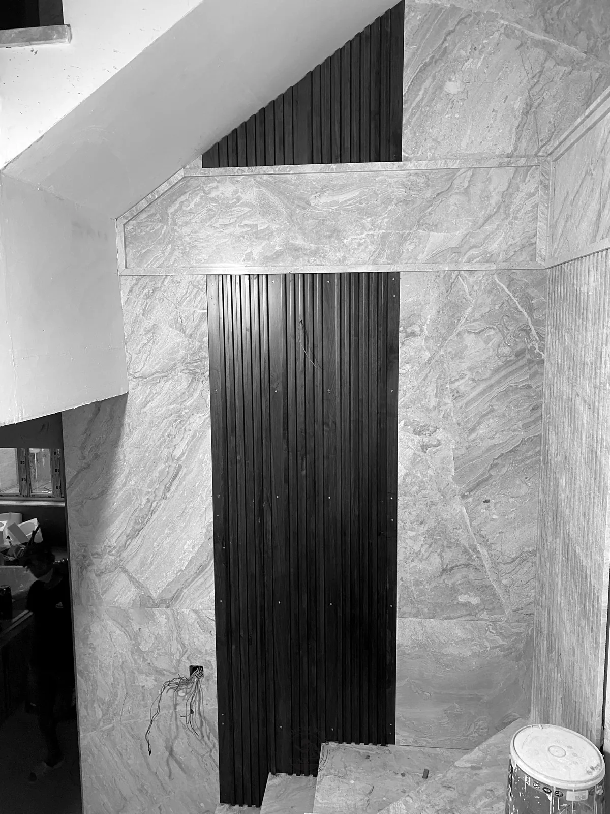 Cửa gỗ óc chó sau lắp đặt – thi công biệt thự Khang Điền Quận 9 – LU Design