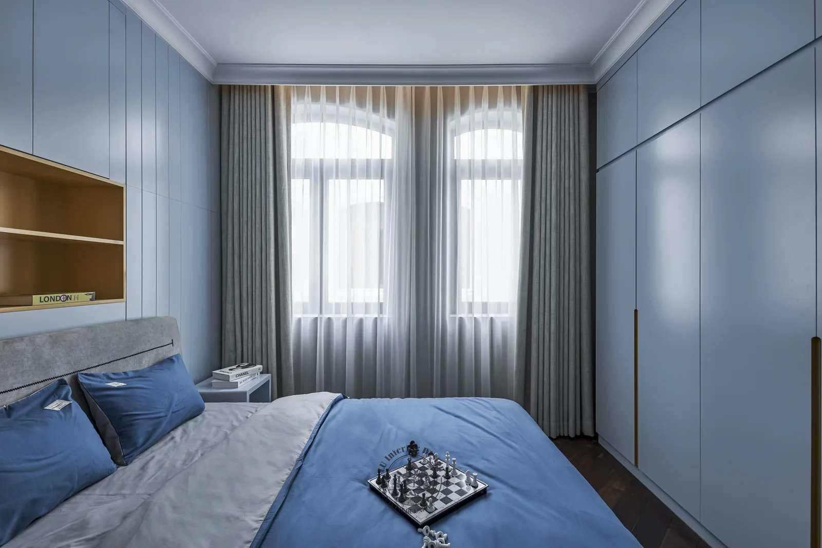 Cửa sổ vòm phòng con trai – hình ảnh thực tế công trình biệt thự Thạnh Mỹ Lợi 560m² – LU Design