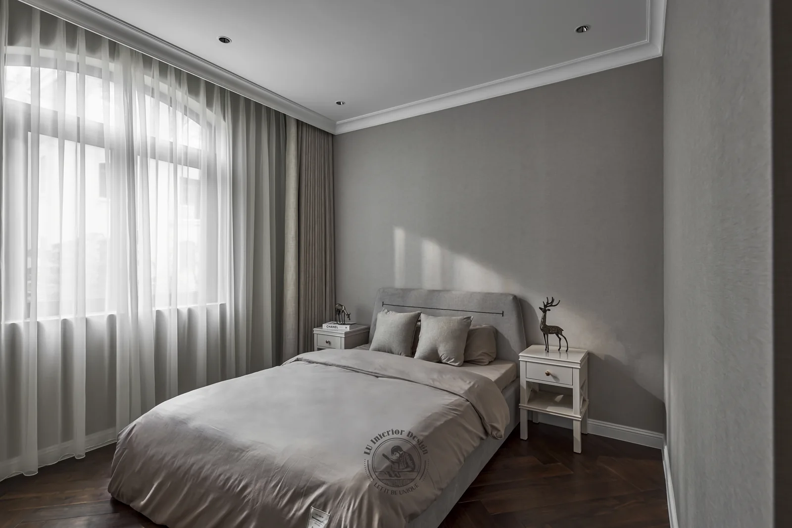 Phòng ngủ khách tông xám nhẹ – hình ảnh thực tế công trình biệt thự Thạnh Mỹ Lợi 560m² – LU Design