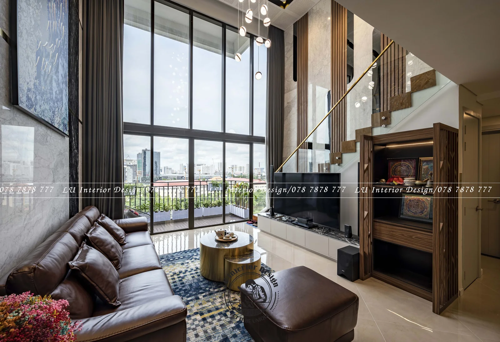 Sofa da nâu bò và bàn trà đồng trên thảm mosaic – hình ảnh thực tế công trình căn hộ Duplex 3PN 148m² – LU Design