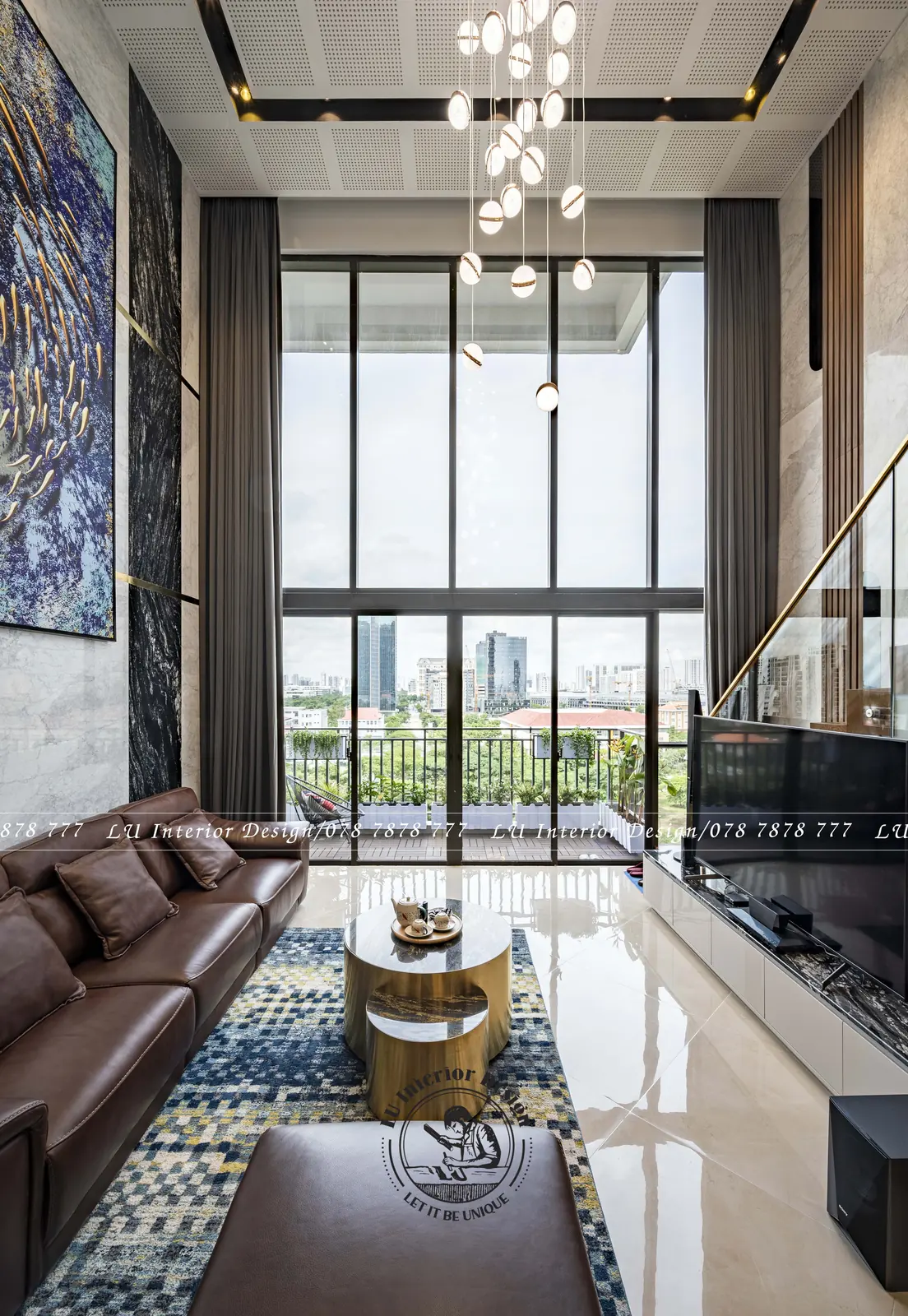 Vách kính cao hai tầng nhìn ra thành phố – hình ảnh thực tế công trình căn hộ Duplex 3PN 148m² – LU Design