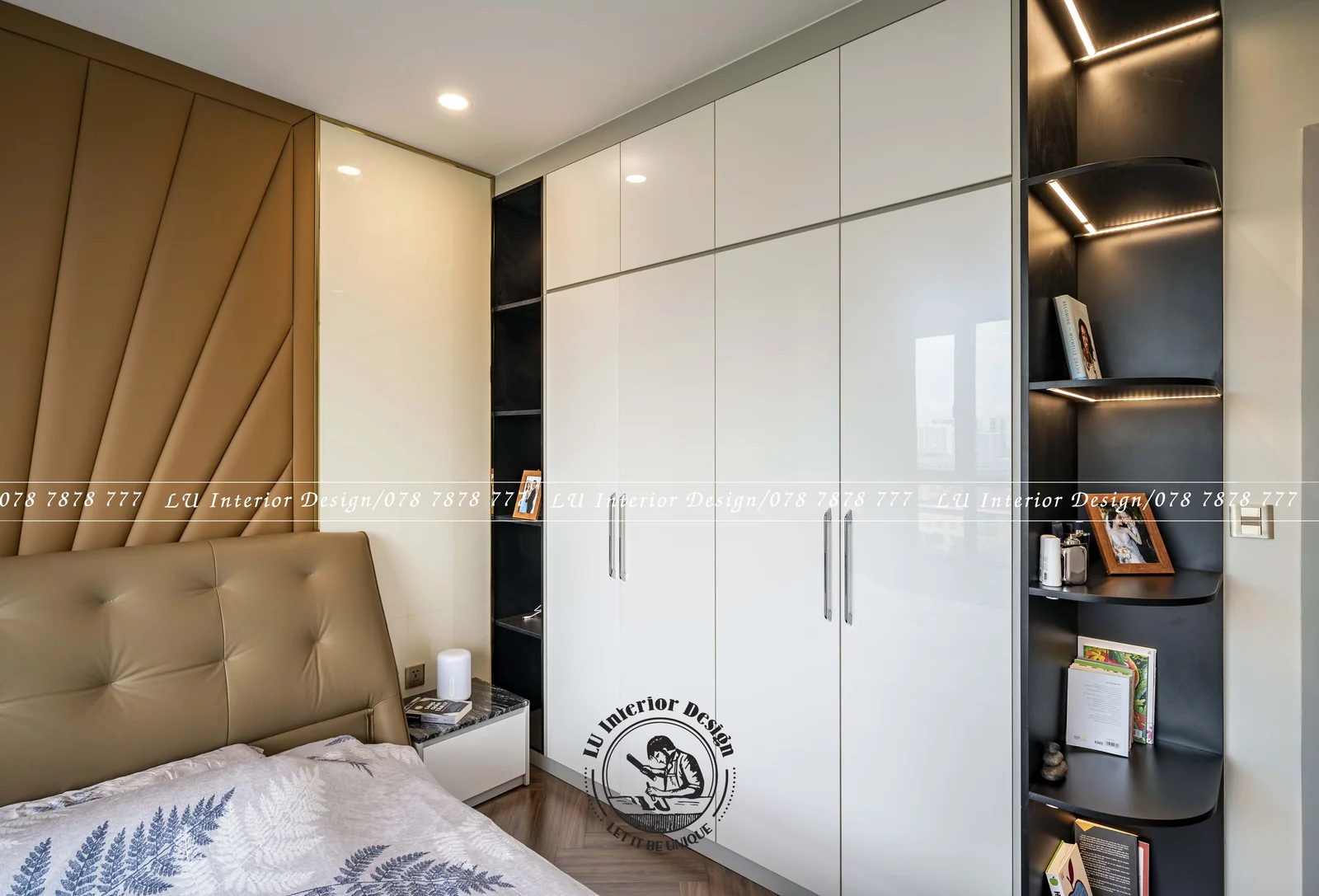 Tủ áo trắng bóng và kệ đèn hắt phòng master – hình ảnh thực tế công trình căn hộ Duplex 3PN 148m² – LU Design