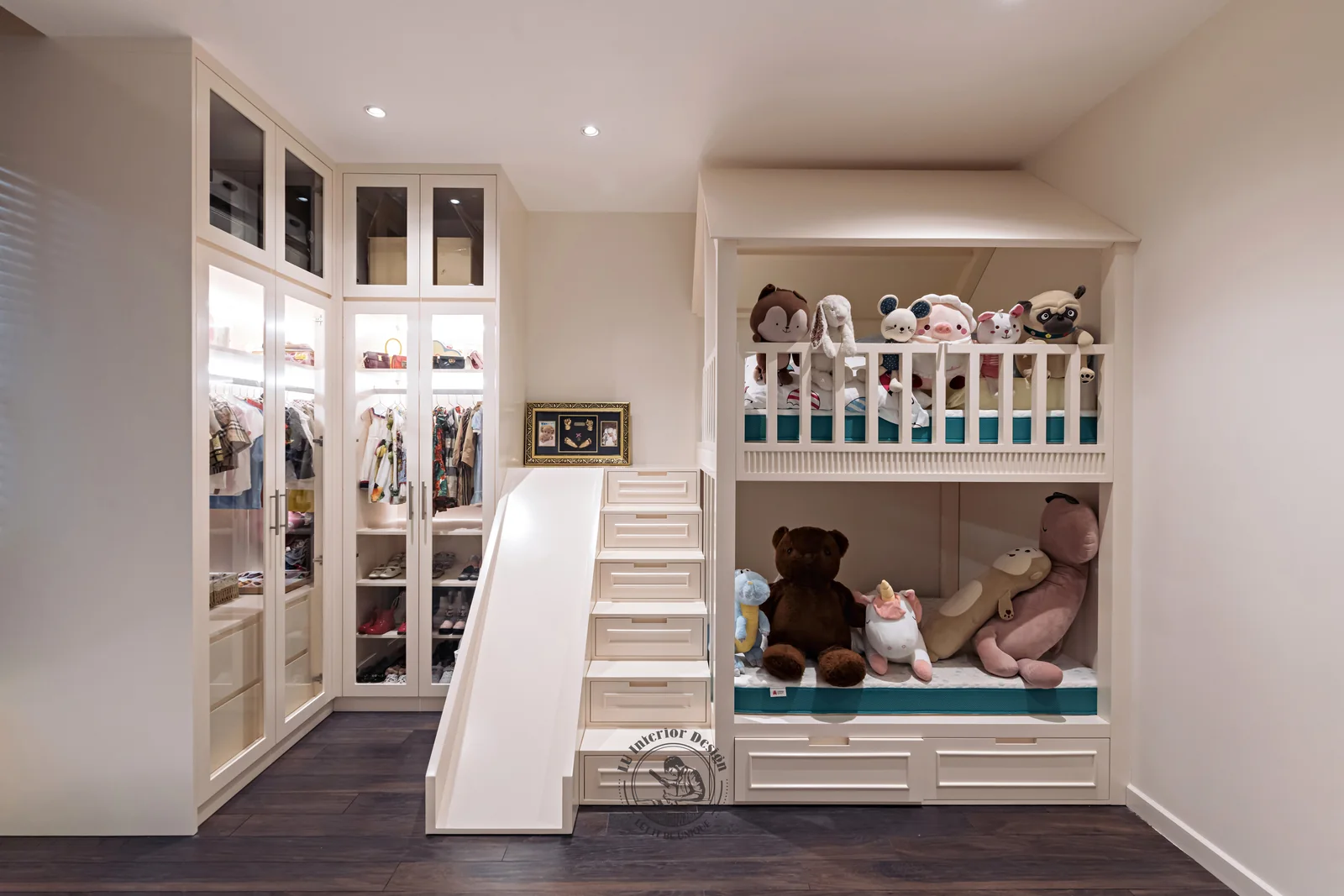 Tủ đồ chơi kính và giường tầng – hình ảnh thực tế công trình căn hộ Duplex The View 148m² – LU Design