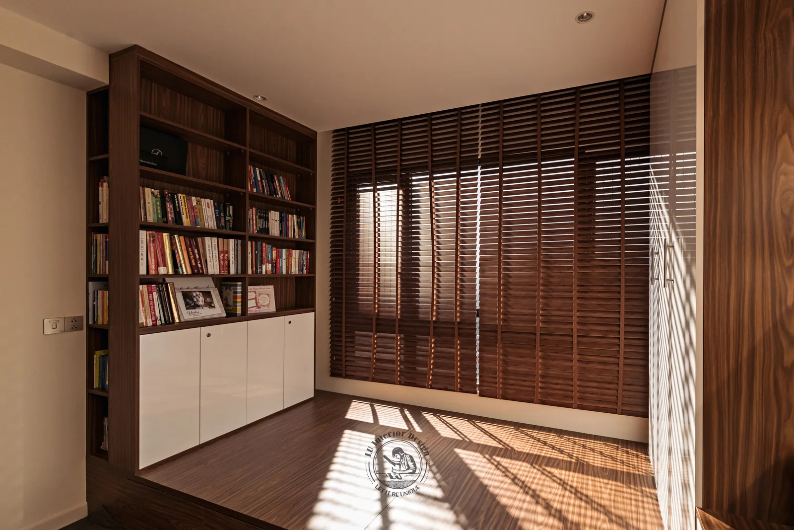 Tủ sách gỗ trầm kịch trần phòng làm việc – hình ảnh thực tế công trình căn hộ Duplex The View 148m² – LU Design