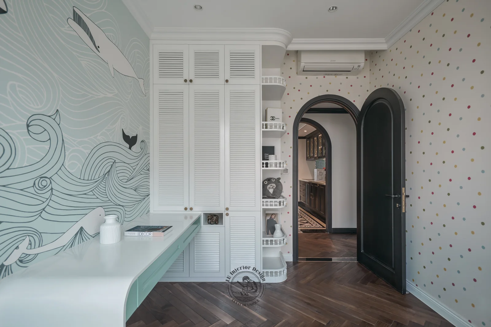 Cửa vòm đen phòng bé trai – hình ảnh thực tế công trình căn hộ Feliz En Vista – LU Design