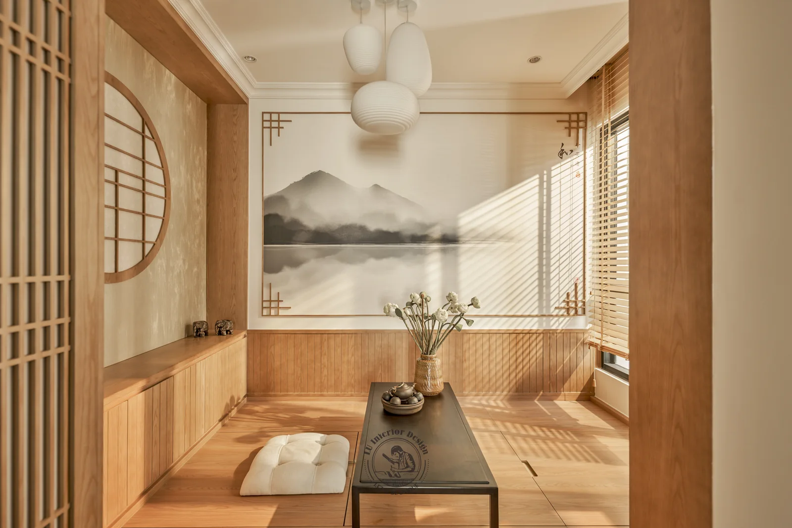 Bàn trà thấp trên sàn chiếu – hình ảnh thực tế công trình căn hộ Feliz En Vista – LU Design