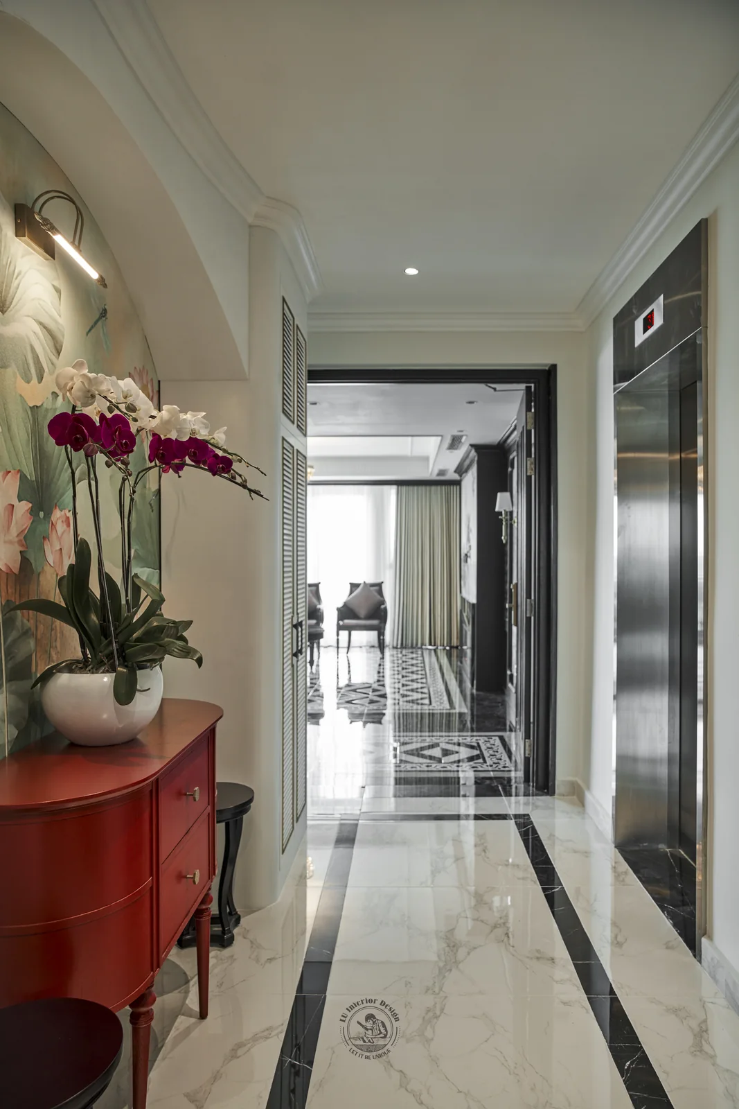 Hành lang lát đá viền đen dẫn vào phòng ngủ – hình ảnh thực tế công trình căn hộ Feliz En Vista – LU Design