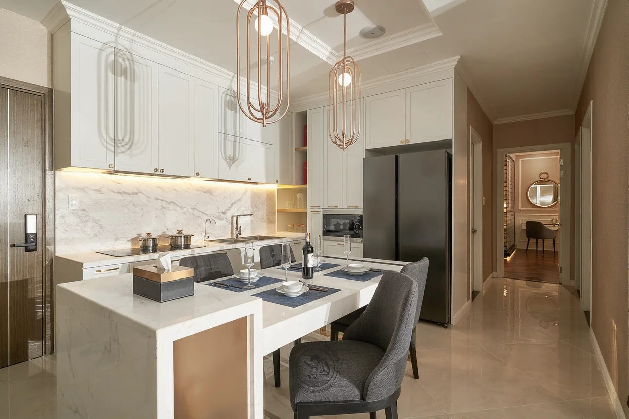 Bếp nhìn từ bàn ăn về hành lang – hình ảnh thực tế công trình căn hộ Jamila Khang Điền – LU Design