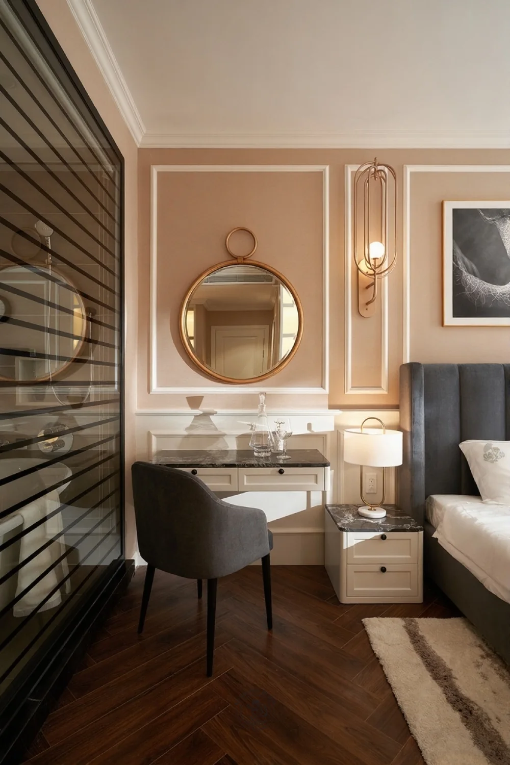 Bàn trang điểm nhỏ trong phòng master – hình ảnh thực tế công trình căn hộ Jamila Khang Điền – LU Design