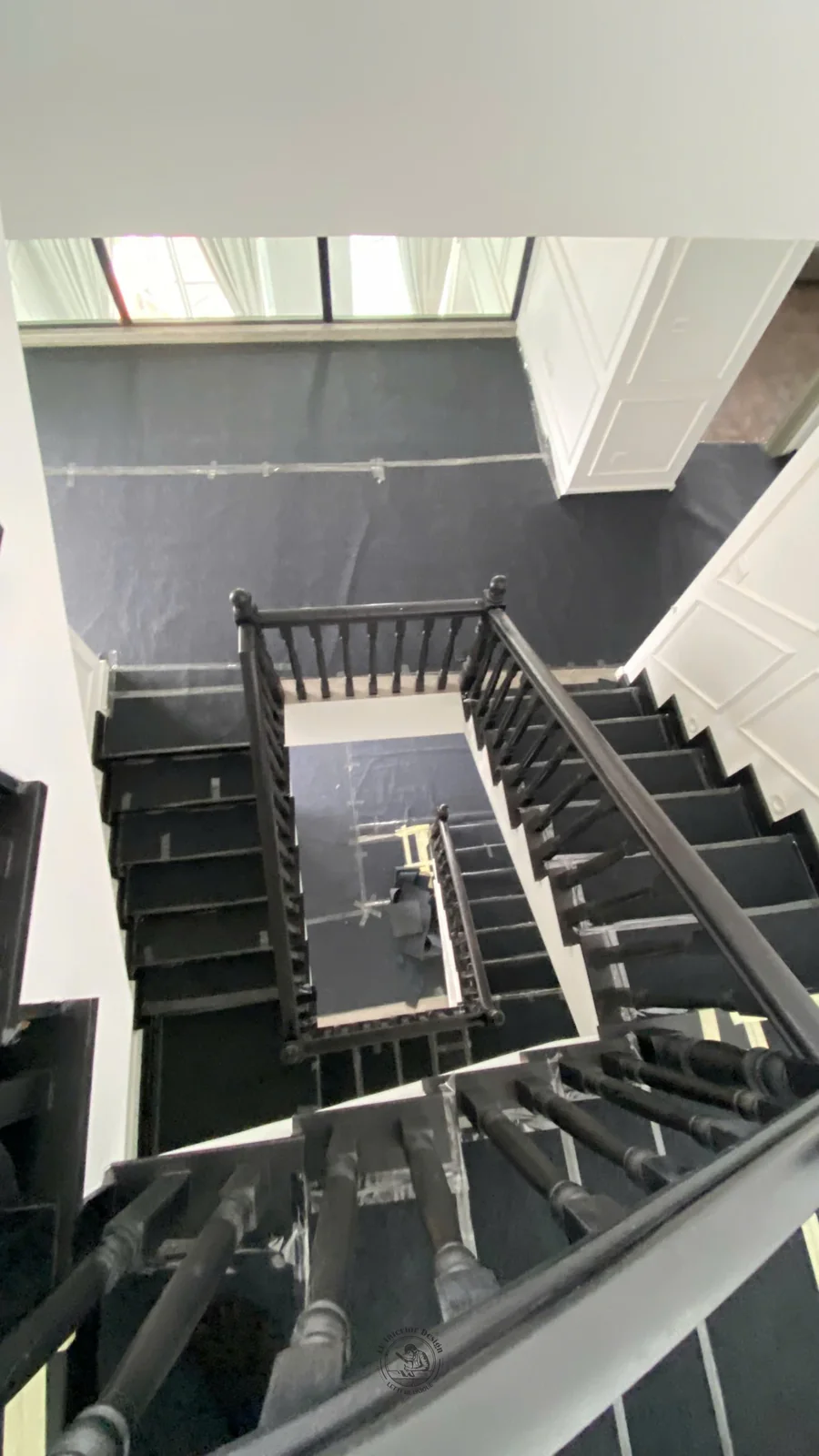 Ảnh thực tế bảo vệ bậc cầu thang trong thi công – khảo sát và khởi công Penthouse Triplex Riverpark Phú Mỹ Hưng – LU Design