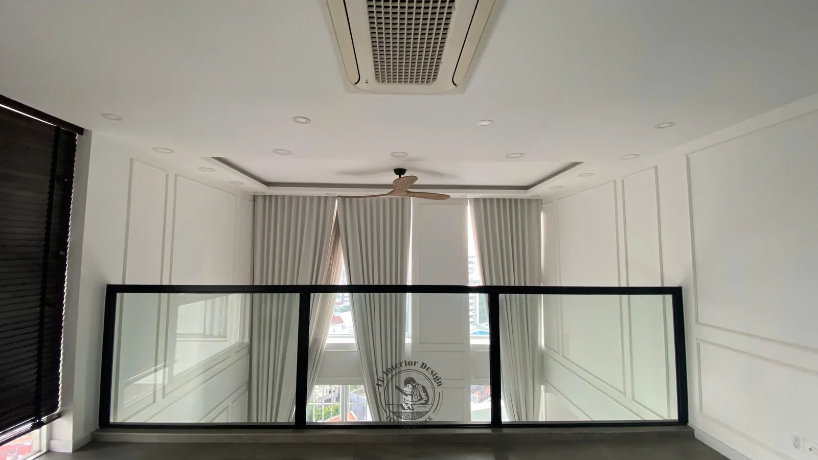 Ảnh thực tế khảo sát tầng lửng với lan can kính – khảo sát và khởi công Penthouse Triplex Riverpark Phú Mỹ Hưng – LU Design