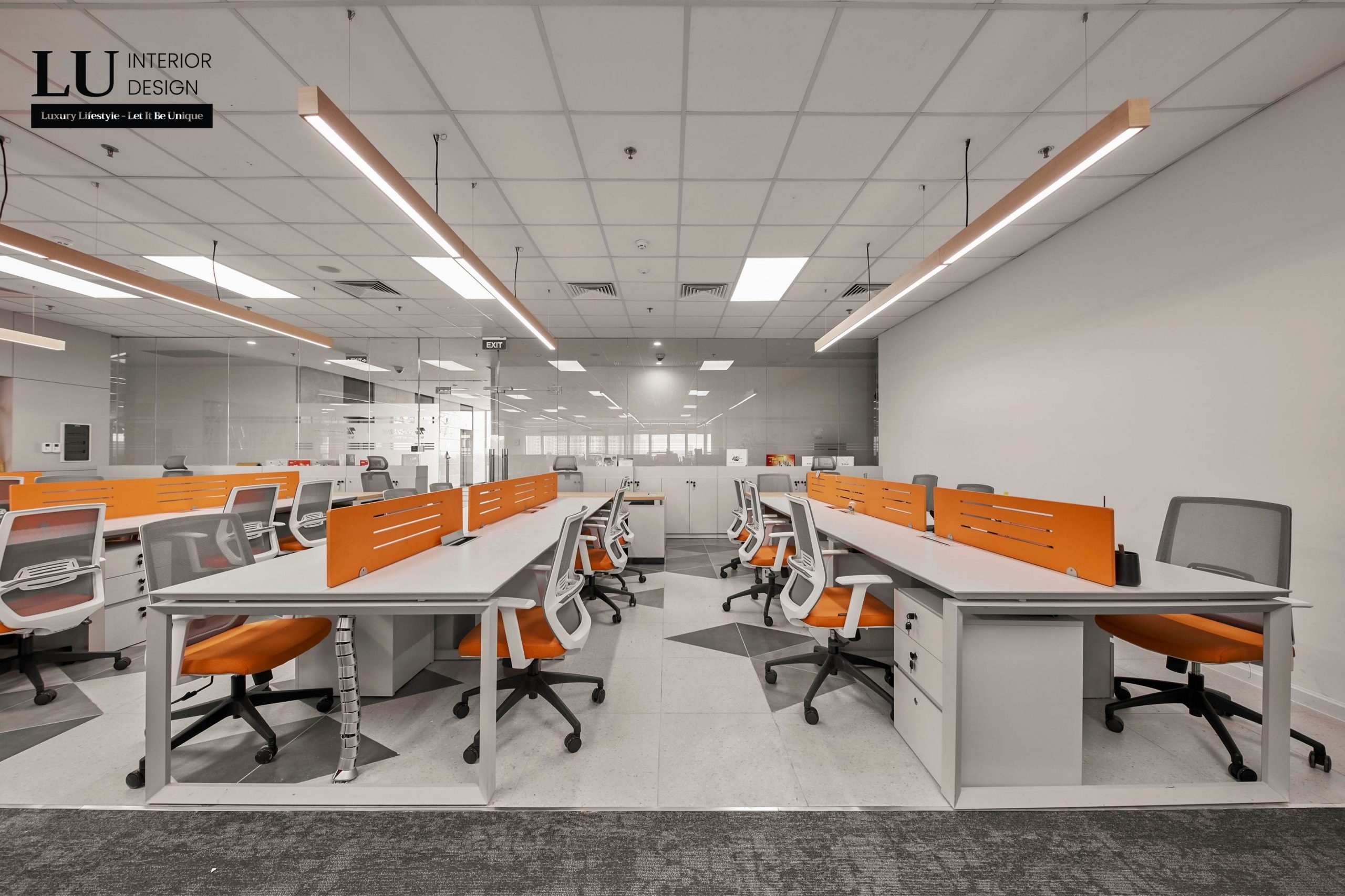 Ngoài ra màu cam còn mang ý nghĩa của sự quyết đoán, mạnh mẽ và đầy thu hút | Không gian làm việc mở văn phòng Thiên Long Group.