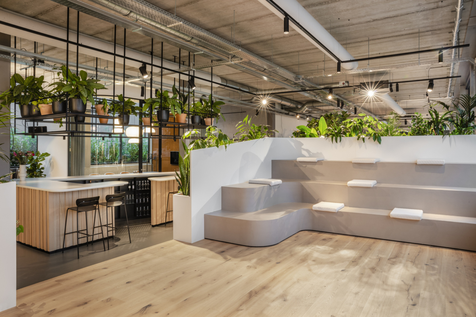 Môi trường làm việc “xanh” kích thích sự sáng tạo của nhân viên | Nguồn: Interior Works Offices – Amsterdam