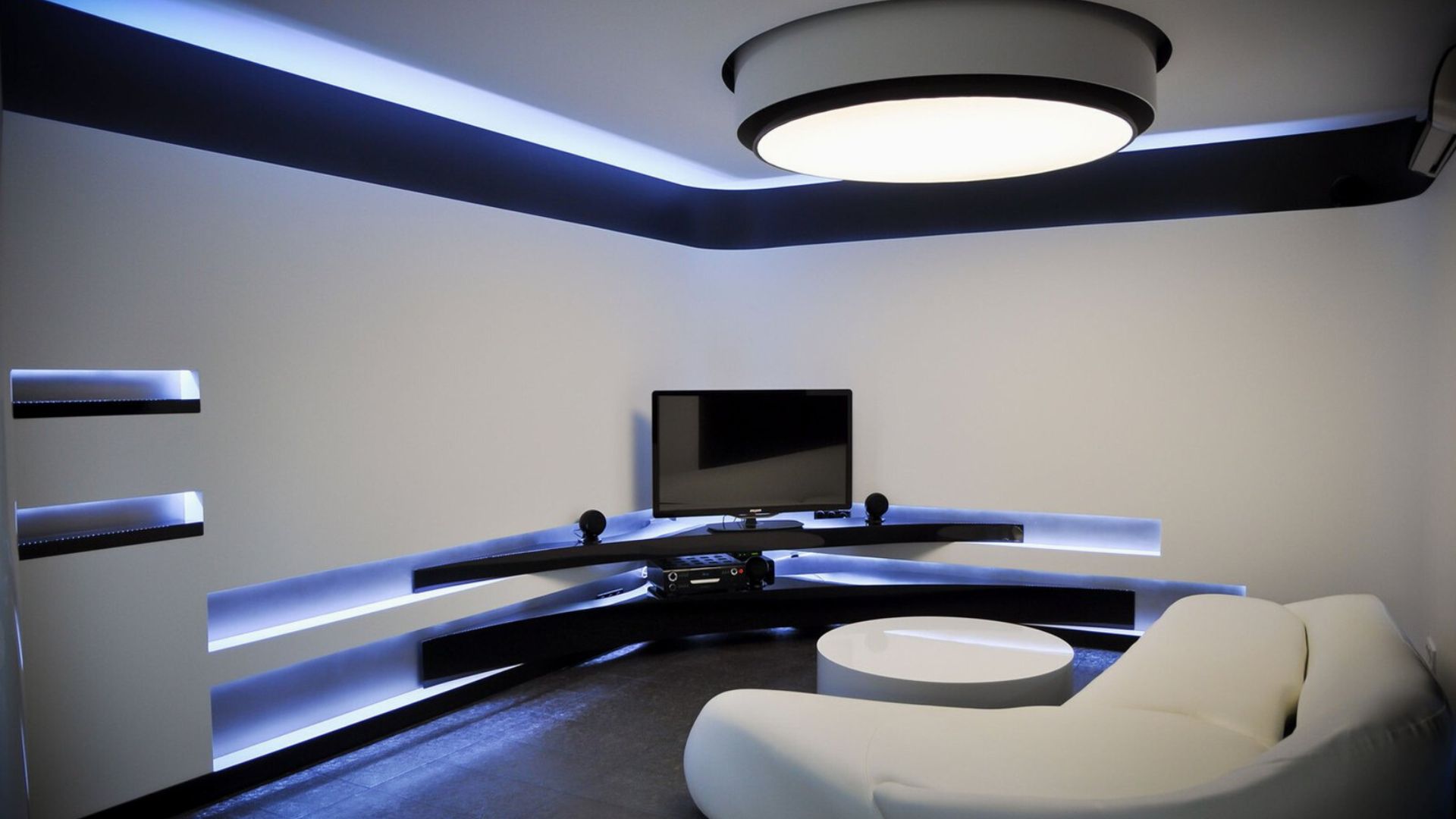 Thiết kế nội thất phòng giải trí theo phong cách Hitech mang đến sự hiện đại và tiện nghi | Nguồn: Internet. 