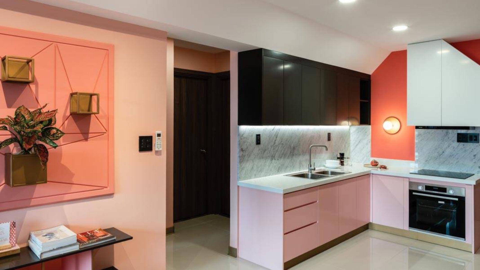 Màu hồng nhạt và hồng pastel được sử dụng cho căn hộ | Nguồn: Chung cư De Capella - Happynest. 