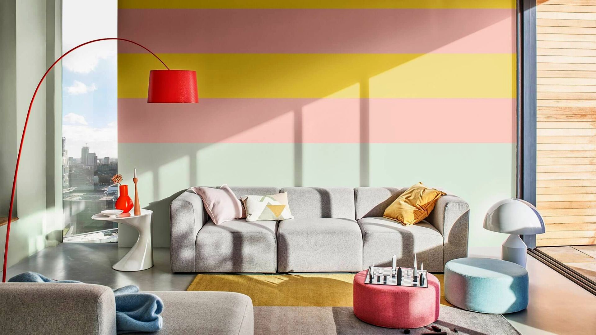 Ứng dụng phối màu tương trong thiết kế nội thất phòng khách hồng - xanh - vàng| Nguồn ảnh: Internet.